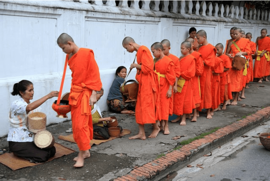 Die Nachfrage nach Almosen in Laos