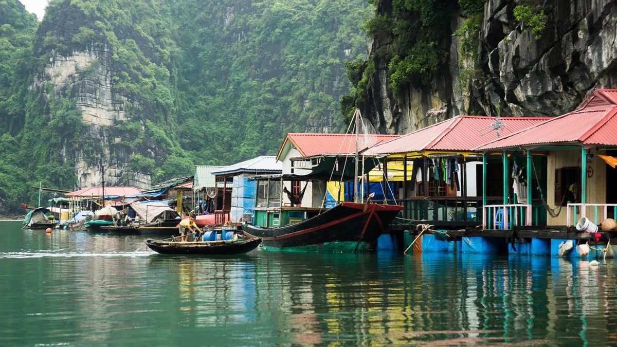 Las Aldeas Flotantes en Bahía De Ha Long