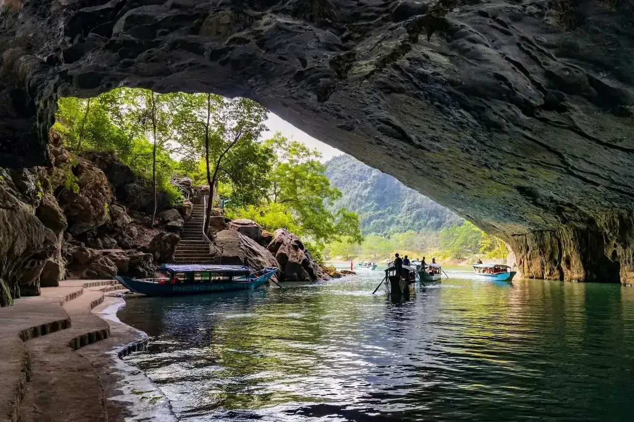 Por Dentro De La Cueva Phong Nha