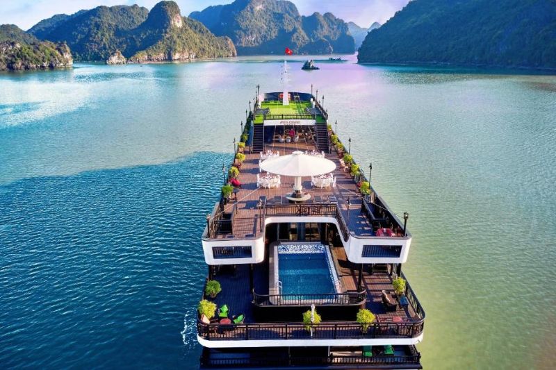 Rita Cruise – Halong