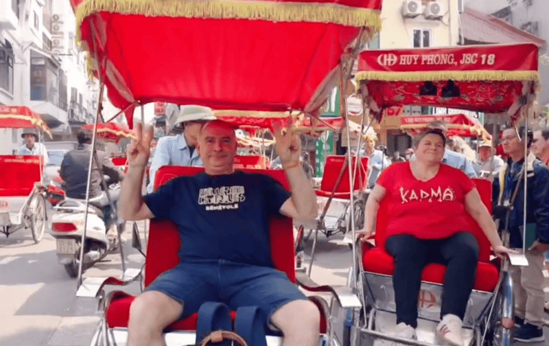 Kulturelles Erlebnis mit dem Xích Lô während der Sendung „Amazing Race Vietnam“.